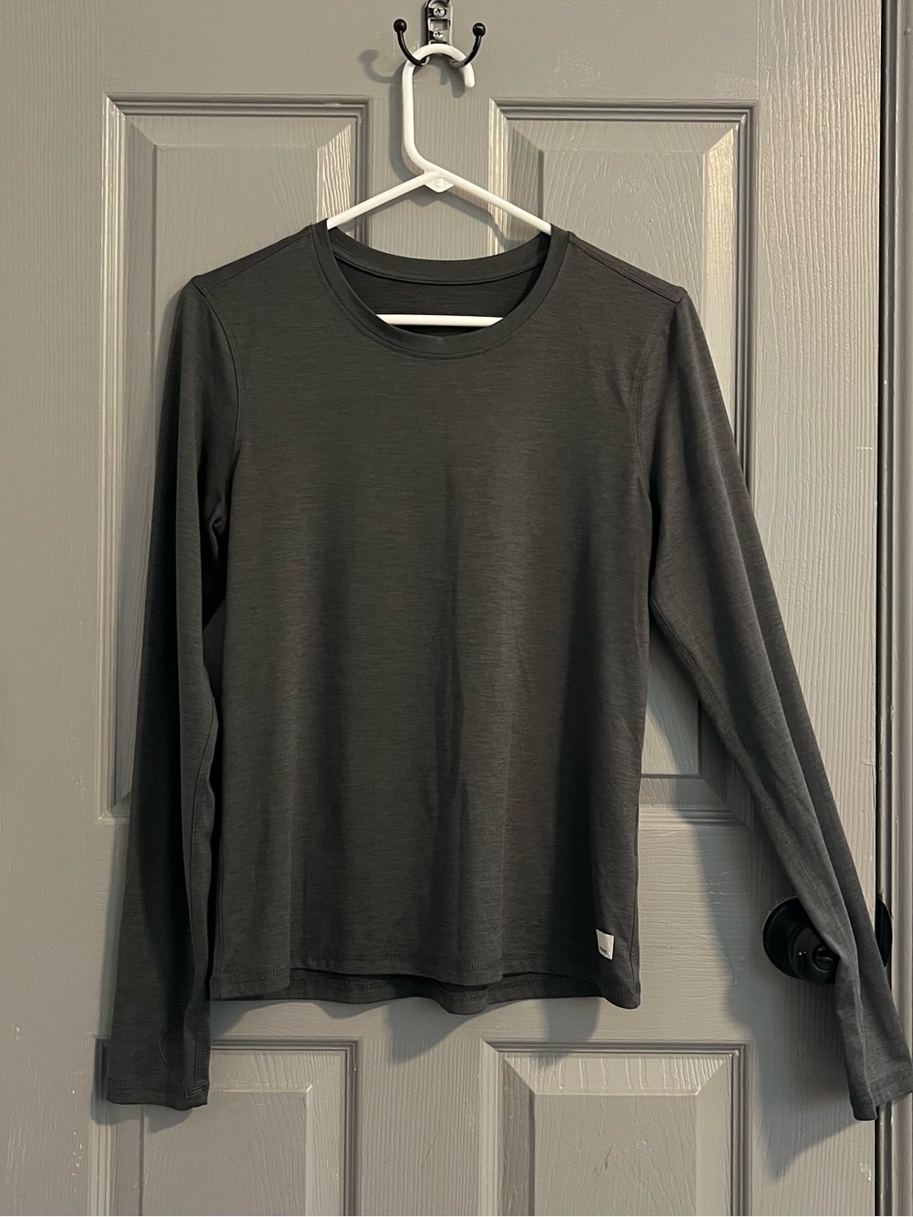 Vuori Women’s S Charcoal Long Sleeve Tee Athleisure Casual Running